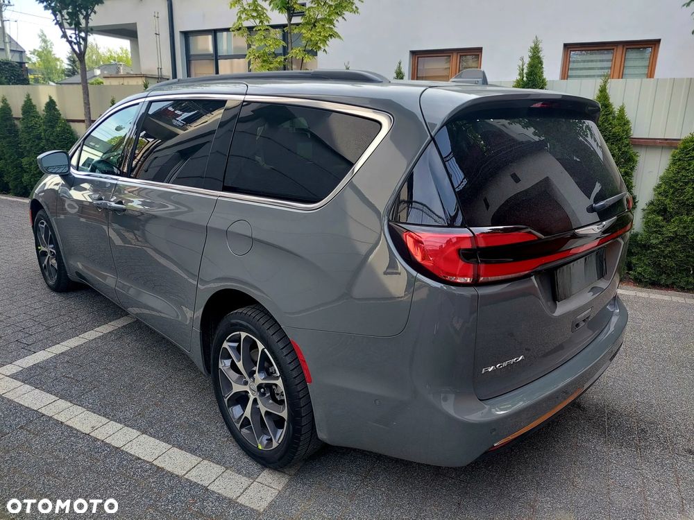 Chrysler Pacifica - 4
