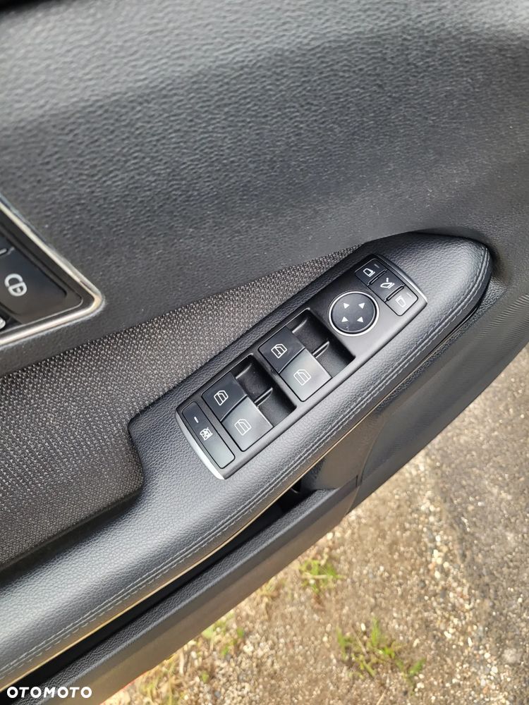 Mercedes-Benz Klasa E 200 CGI BlueEffICIENCY Avantgarde - 9