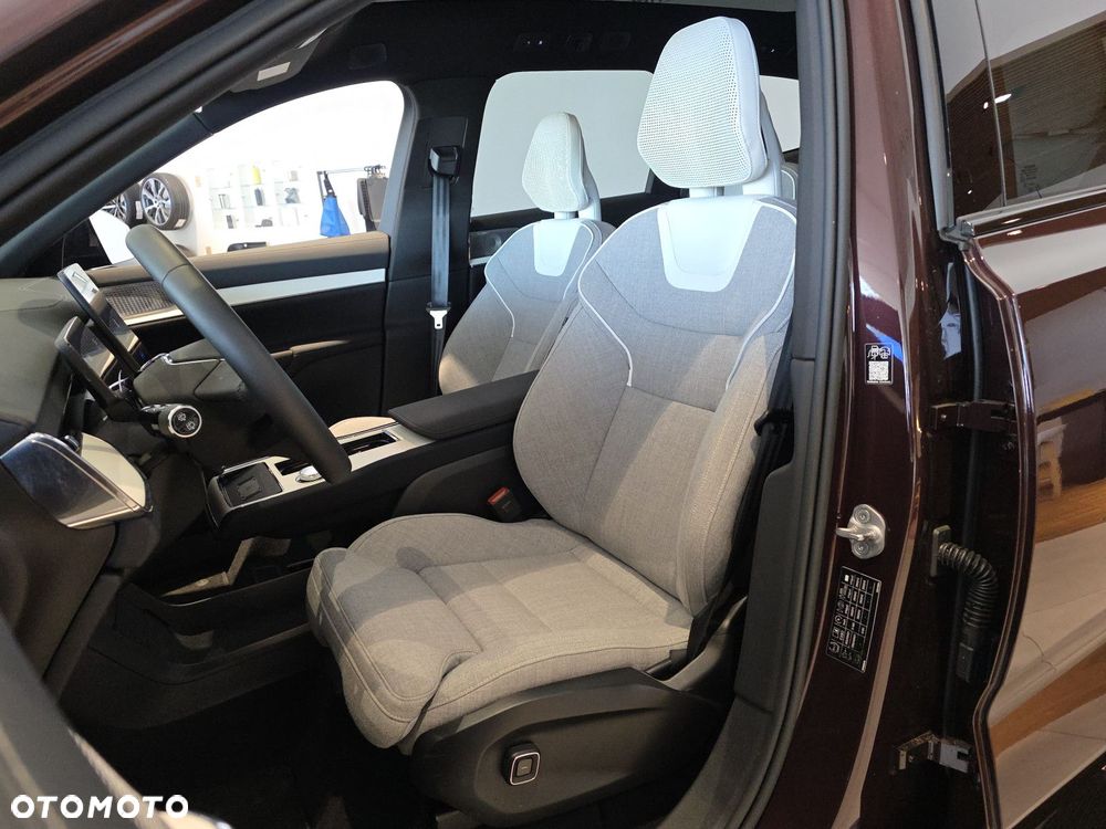 Volvo EX90 - 13