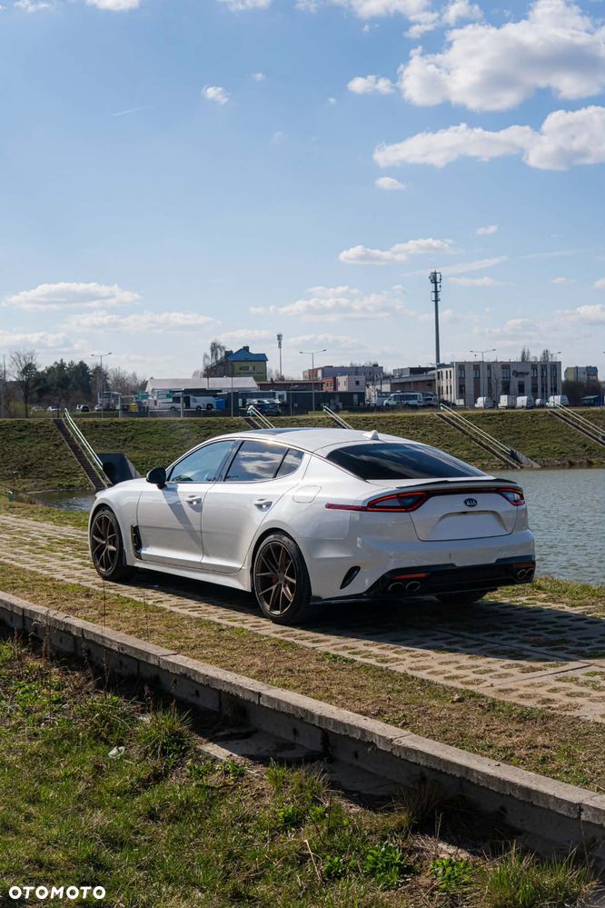 Kia Stinger - 4