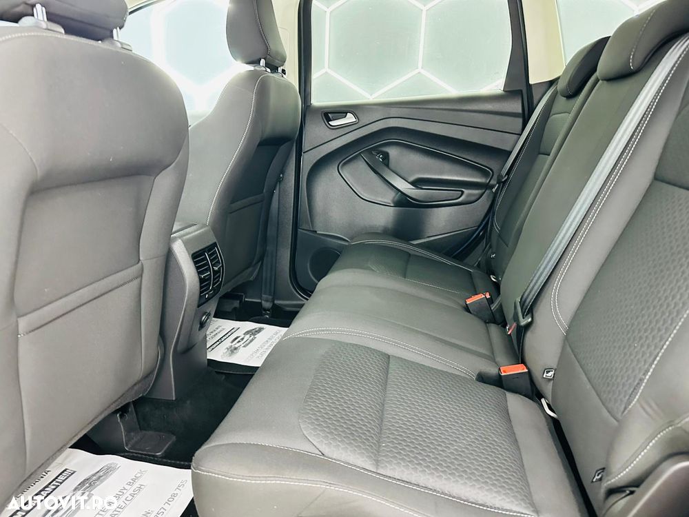 Ford Kuga 1.5 EcoBoost 2x4 Business Edition - 16