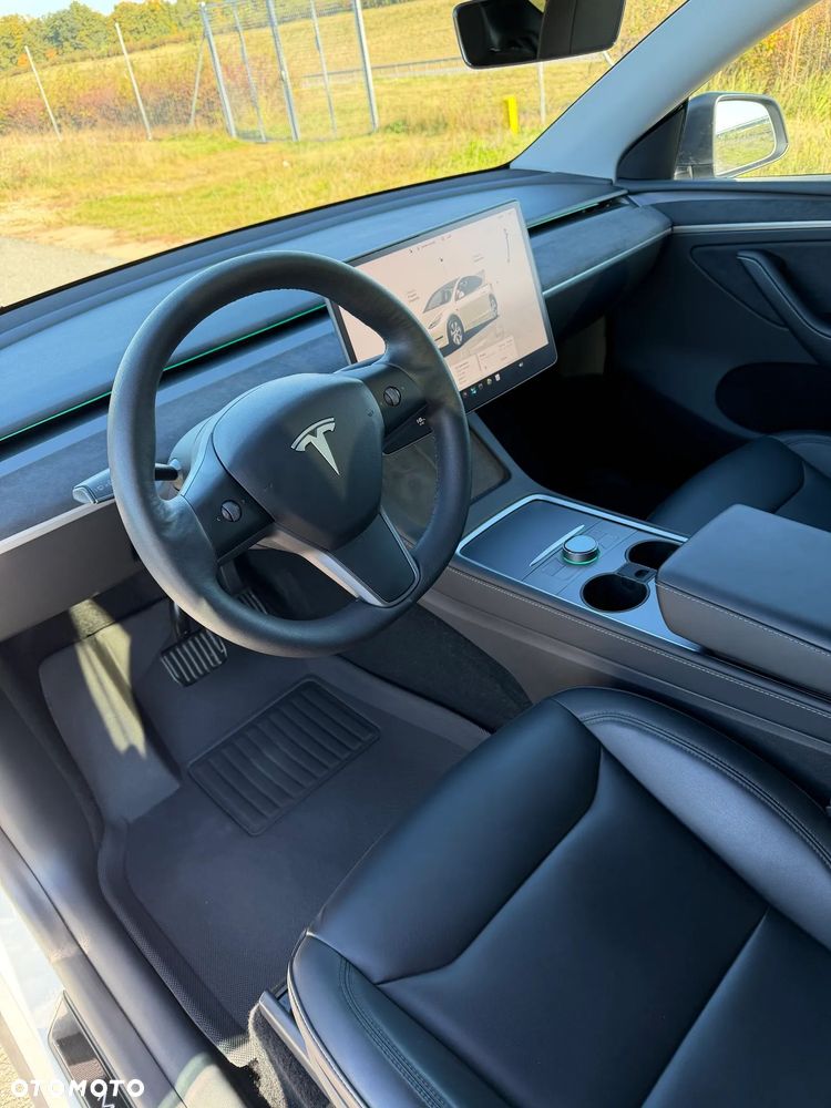 Tesla Model Y Long Range AWD - 21