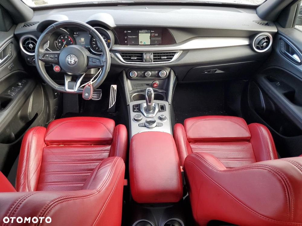Alfa Romeo Stelvio 2.0 Turbo 16V AT8-Q4 Veloce Ti - 10