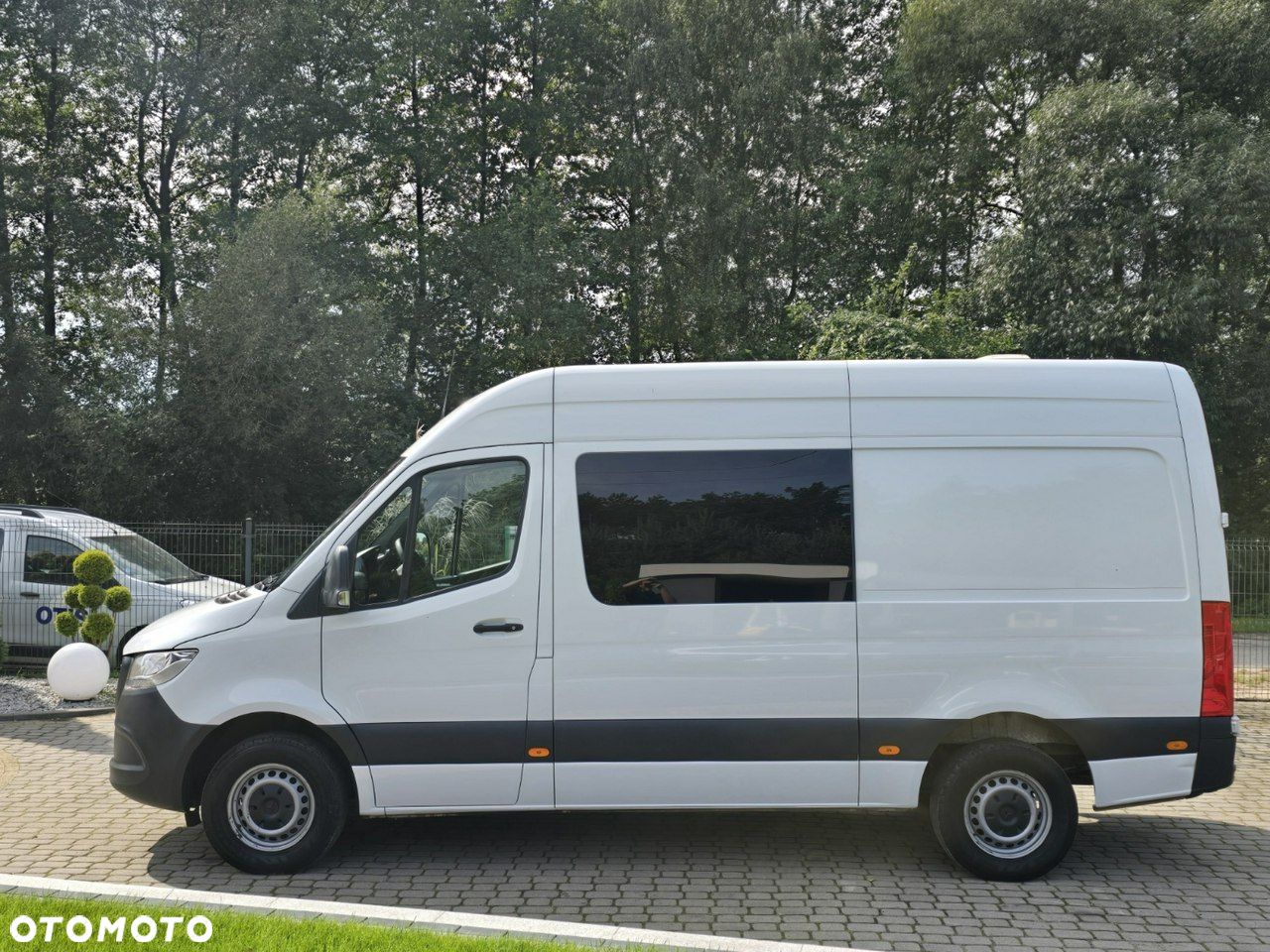 Mercedes-Benz Sprinter - 14