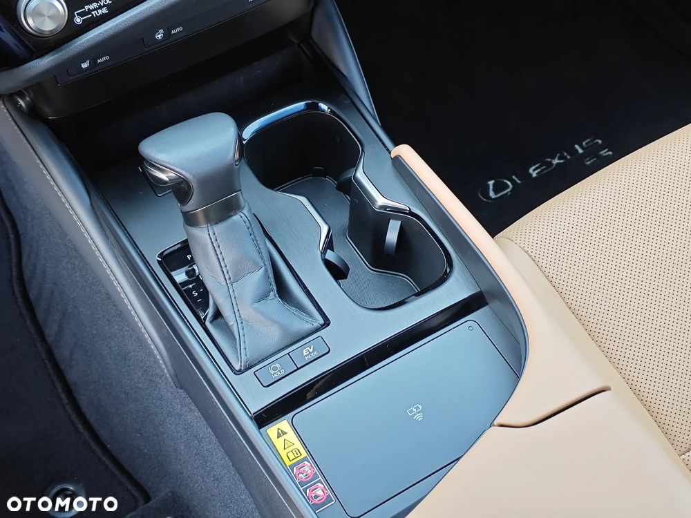 Lexus ES 300h Business Edition - 20