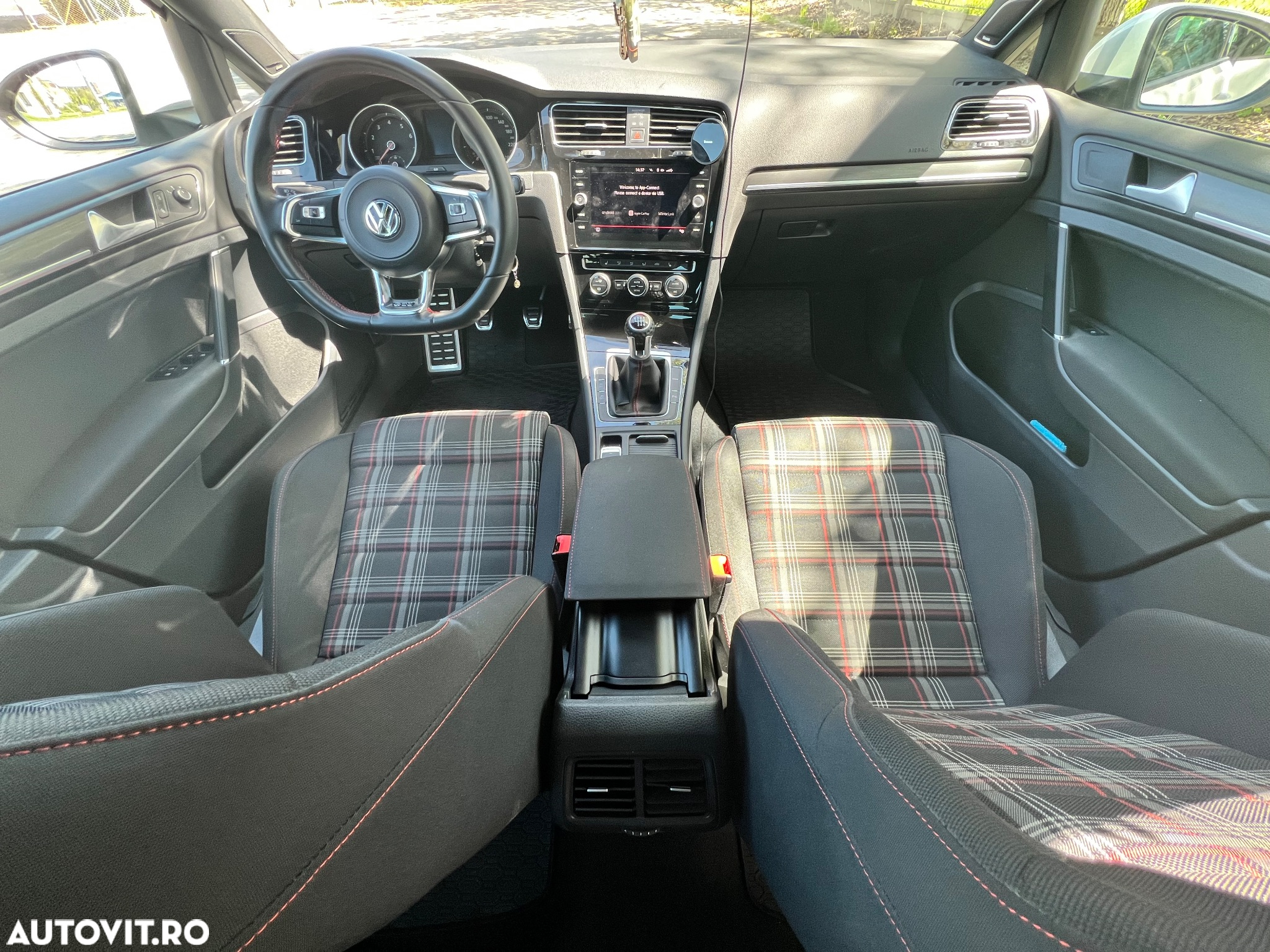 Volkswagen Golf 2.0 TSI GTI - 3