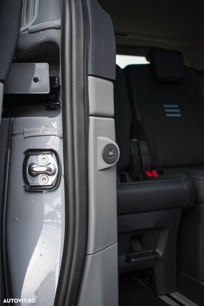 Ford Tourneo Custom - 36