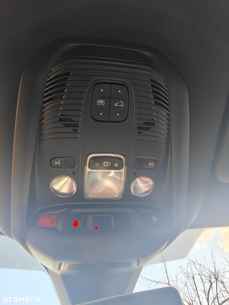Peugeot 3008 1.6 PureTech Hybrid4 PHEV Allure Pack S&S EAT8 - 13