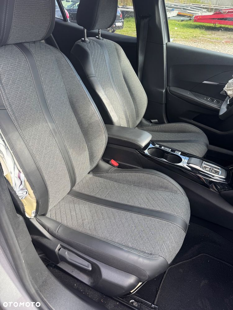 Peugeot 2008 PureTech 130 EAT8 Allure - 7
