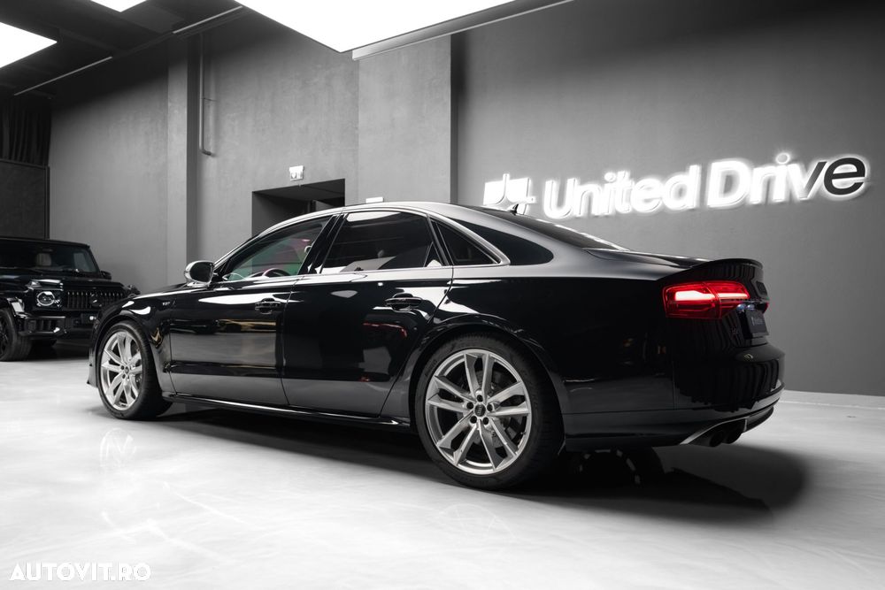 Audi S8 - 8
