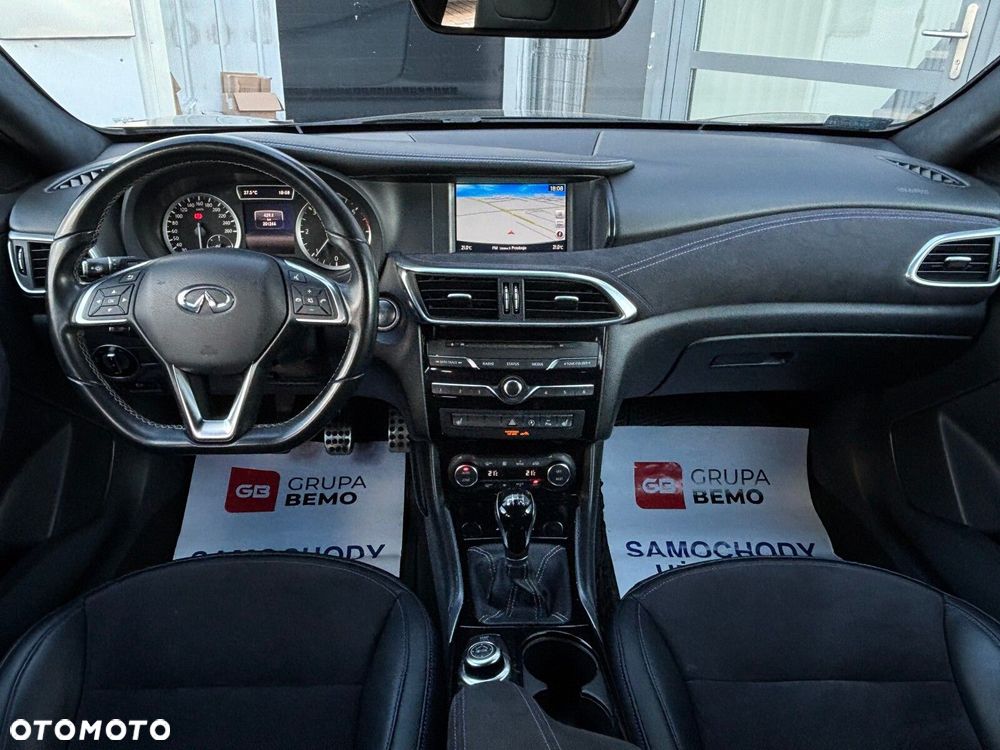 Infiniti Q30 - 17