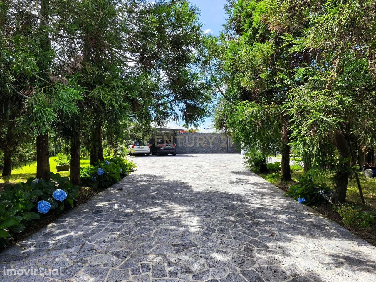 Moradia Térrea de Luxo com Piscina e Jardim Exuberante - Grande imagem: 5/60