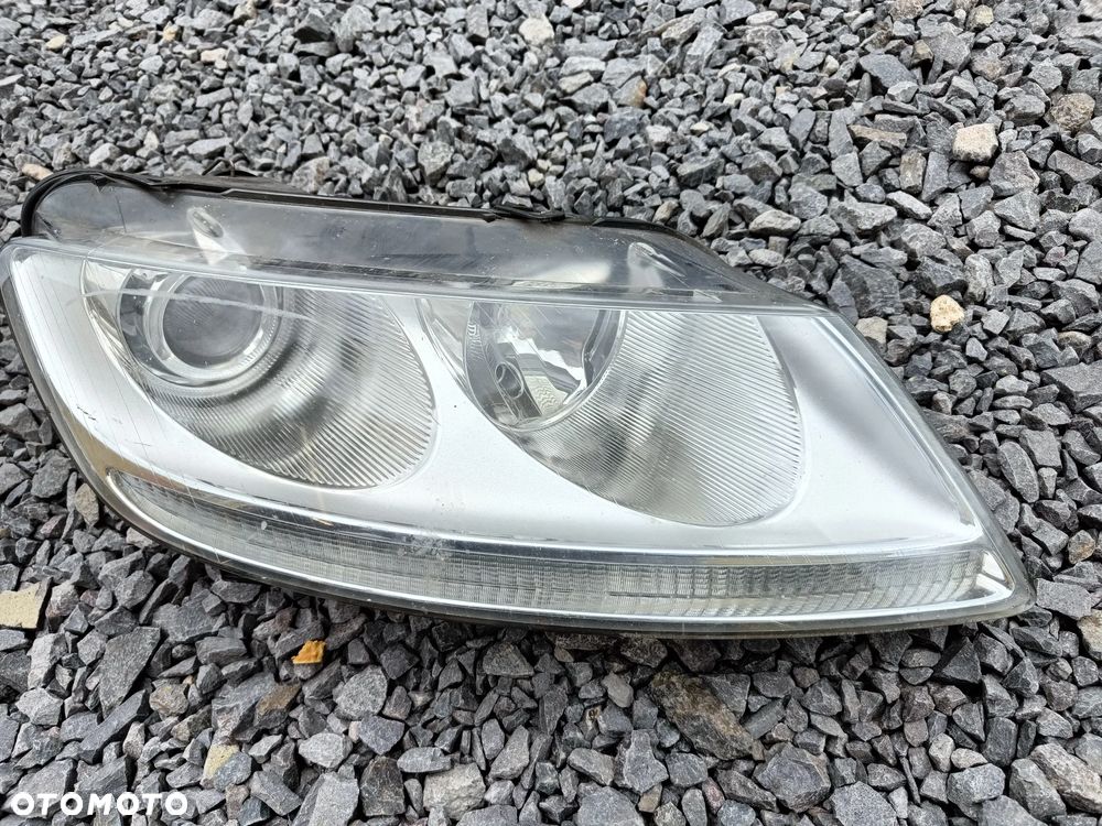 VW PHAETON LAMPA PRZEDNIA XENON PRAWA UCHWYTY OK - 1
