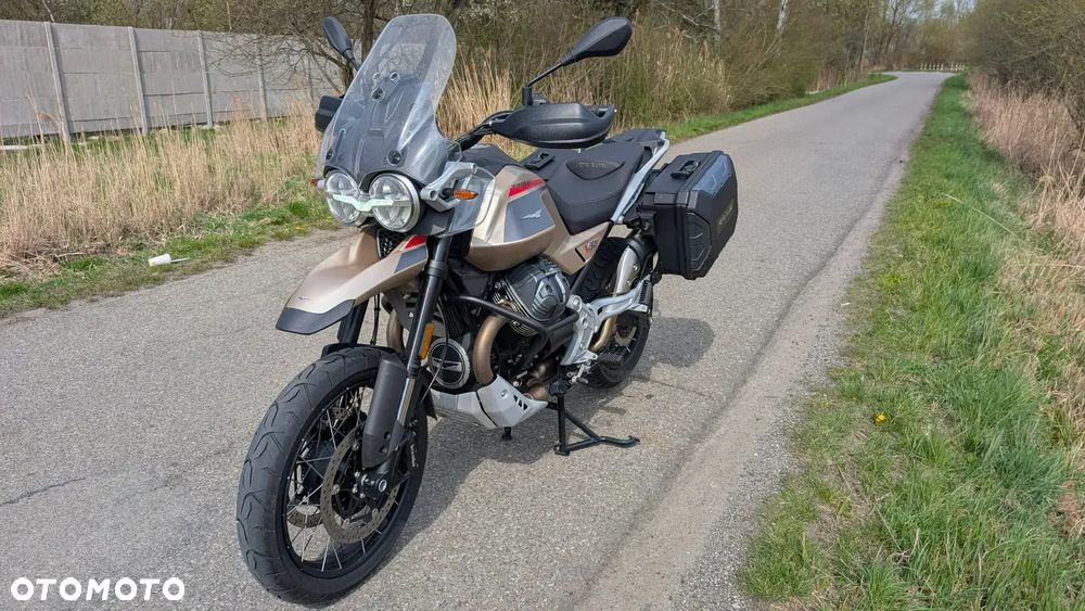 Moto Guzzi V85 - 1