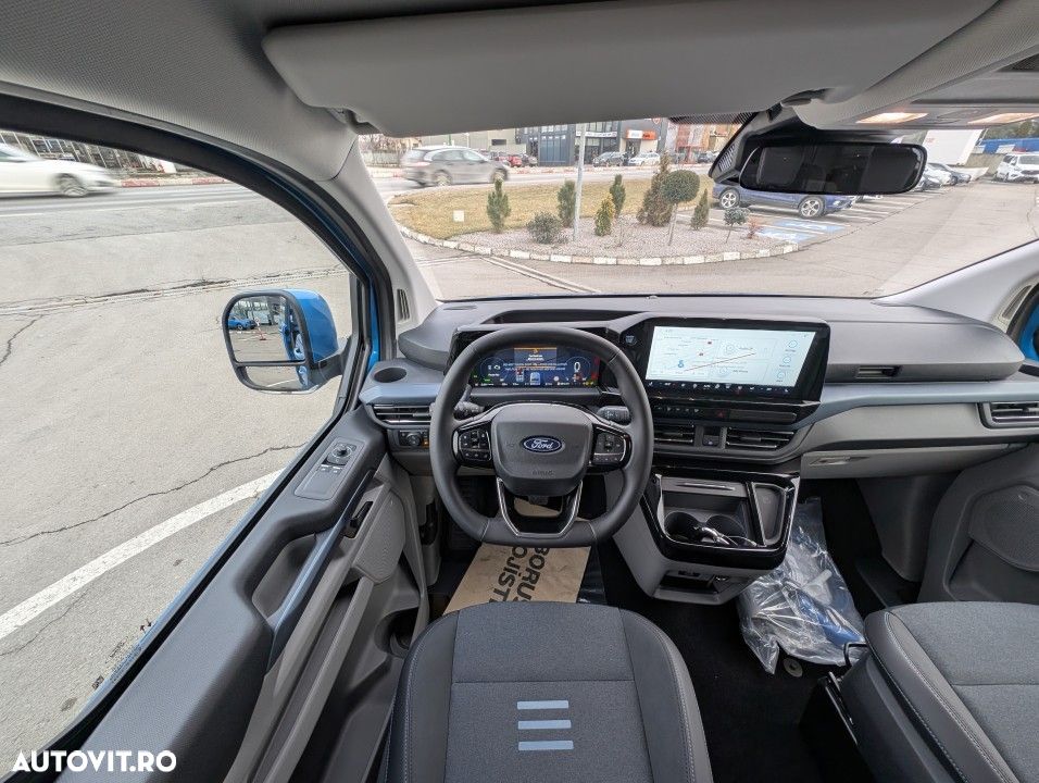 Ford Tourneo Custom - 17