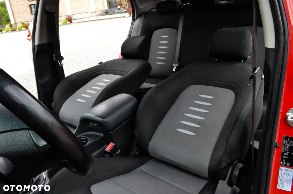 Kia Ceed 1.6 CRDi 128 Fifa World Cup Edition - 28