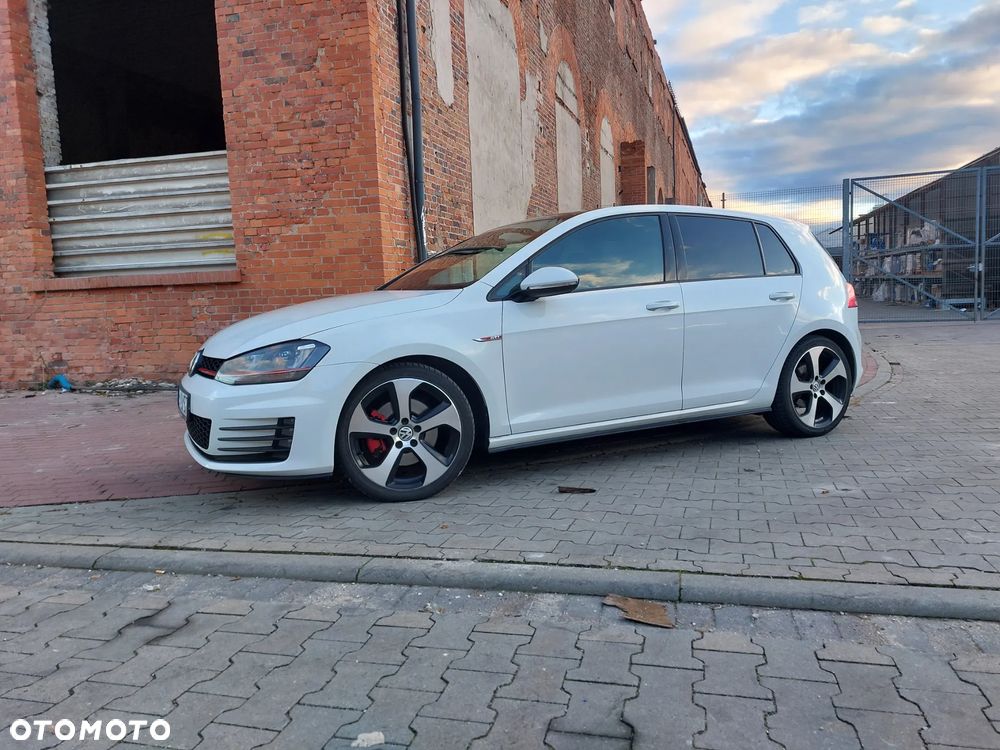 Volkswagen Golf 2.0 GTI - 1