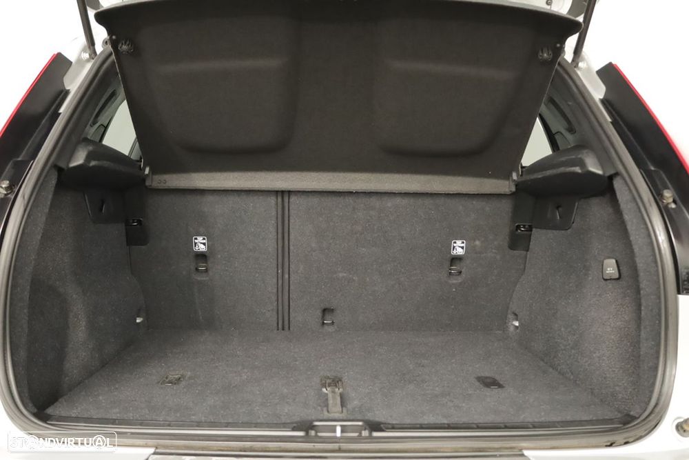Volvo XC 40 2.0 B3 Essential - 24