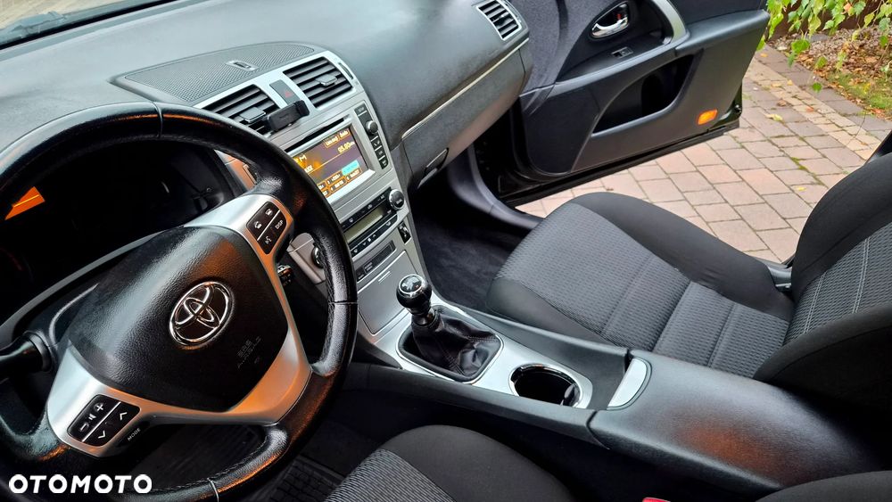 Toyota Avensis 2013 photo 3