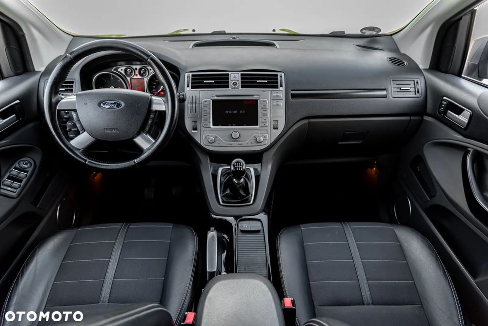 Ford Kuga 2.0 TDCi 2x4 Titanium - 25