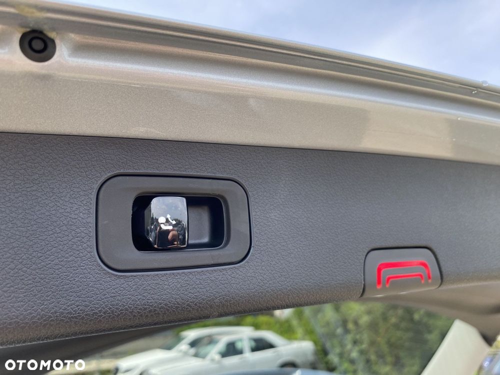 Mercedes-Benz Klasa E - 27