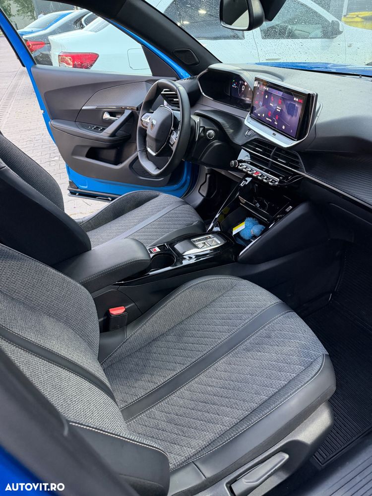Peugeot 2008 1.2 L PureTech STT EAT8 Allure - 5