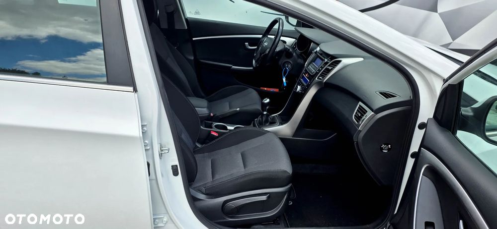Hyundai i30 1.4 Premiere Comfort - 19