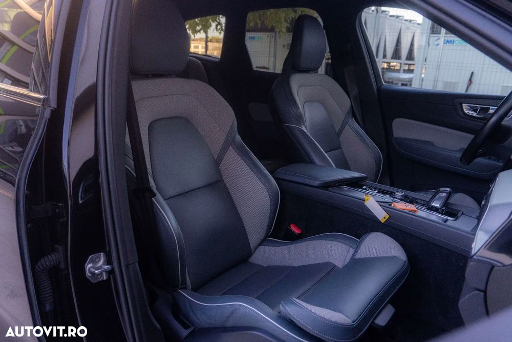 Volvo XC 60 Recharge T6 Twin Engine eAWD R-Design Expression - 27