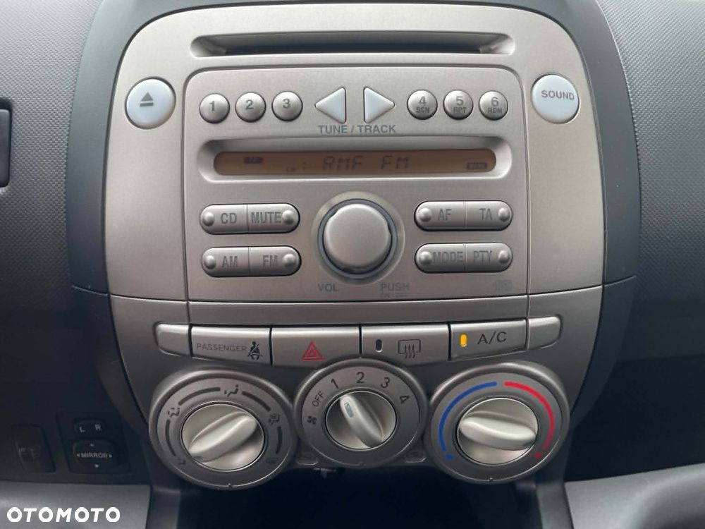 Daihatsu Sirion 1.0 - 6