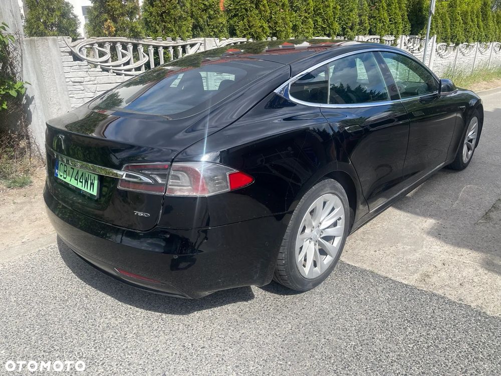 Tesla Model S - 2