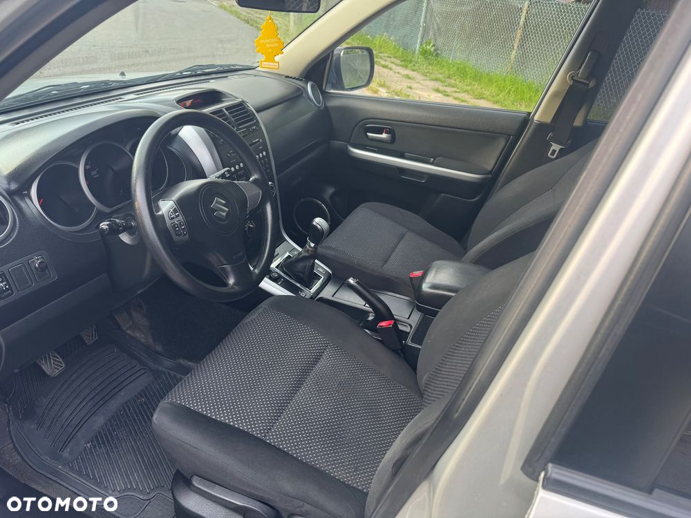 Suzuki Grand Vitara 2.0 - 16