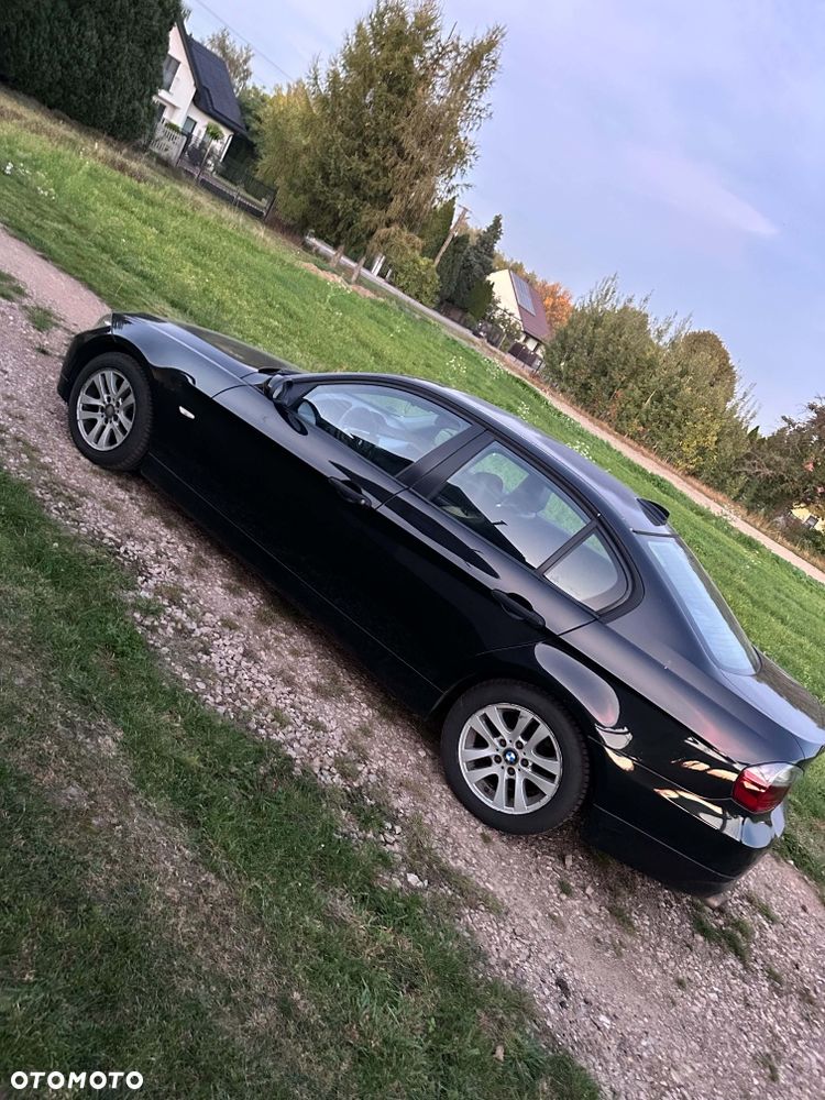 BMW Seria 3 2005 photo 2