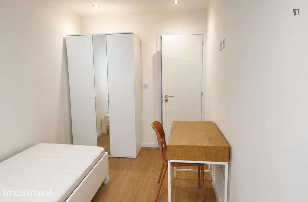 Quarto - localizado em Amadora Lisbon - Grande imagem: 2/17