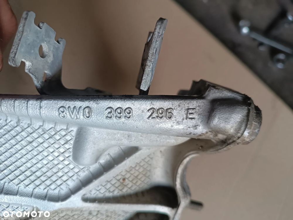 ORYGINALNY WSPORNIK ŁAPA MOCOWANIE ZAWIESZENIA PRAWE AUDI A5 F5 8W0399296E - 2