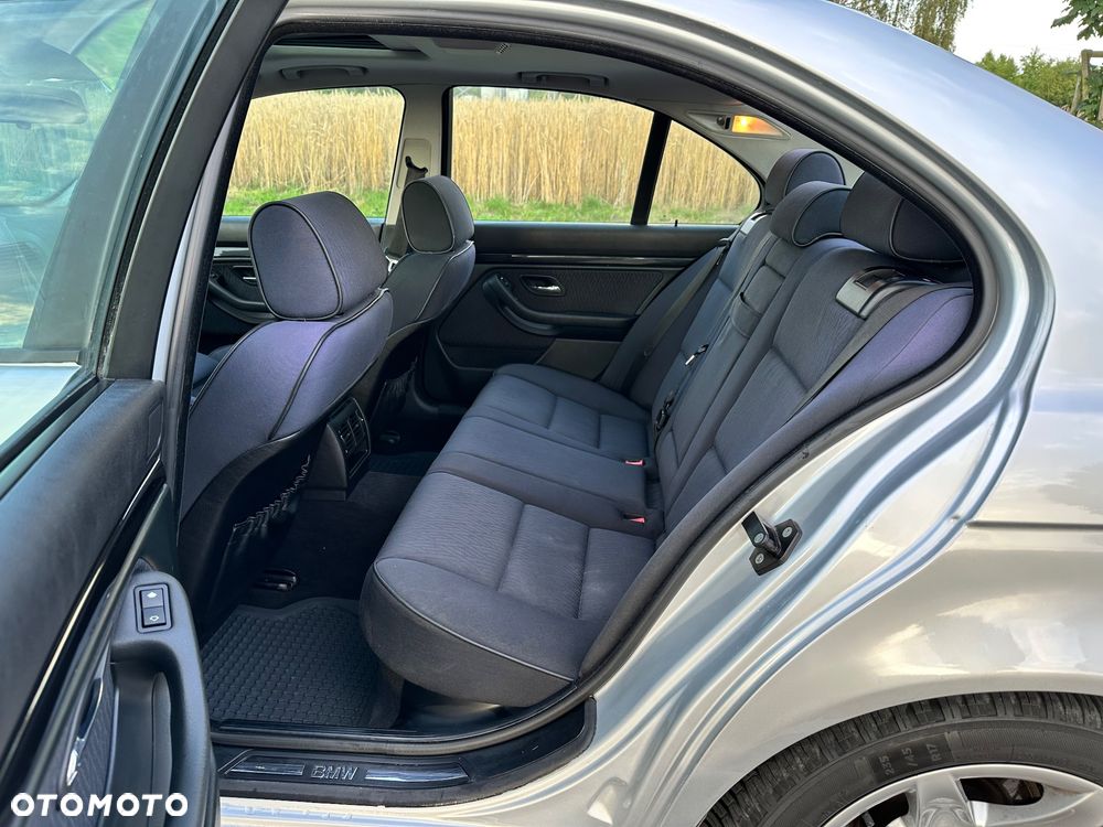 BMW Seria 5 520i - 24