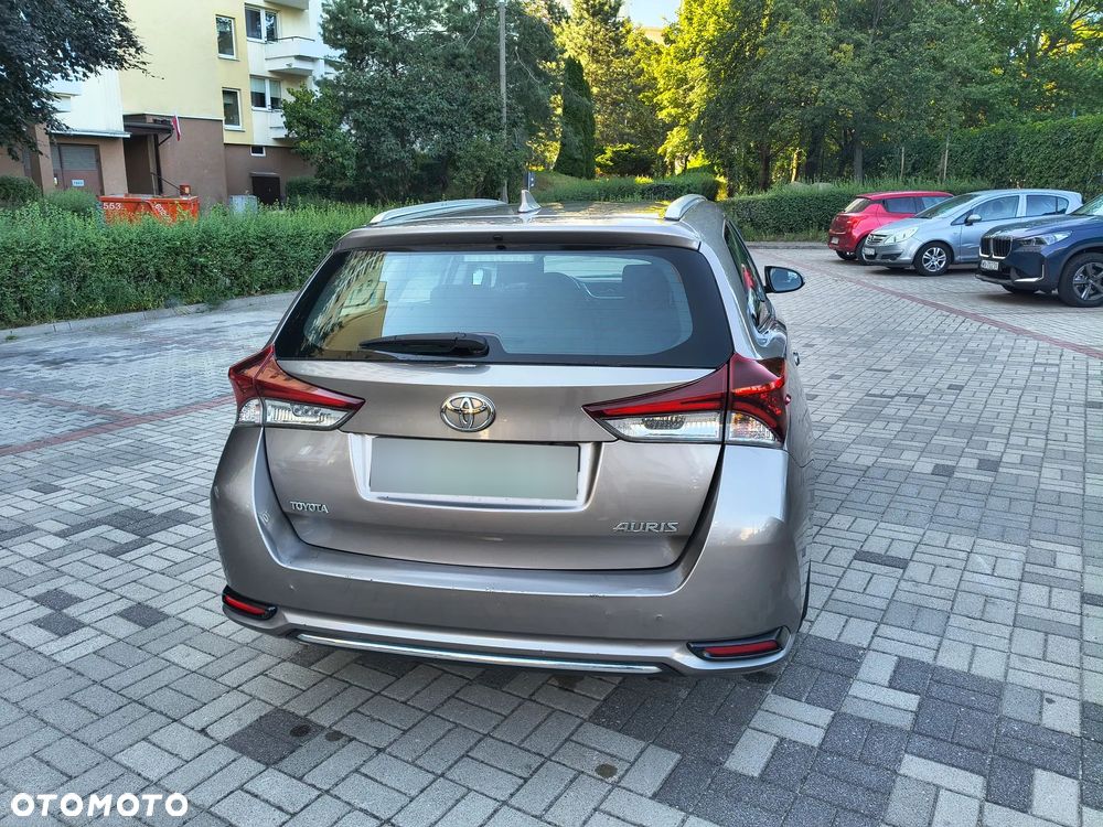 Toyota Auris 1.6 Premium Comfort - 6