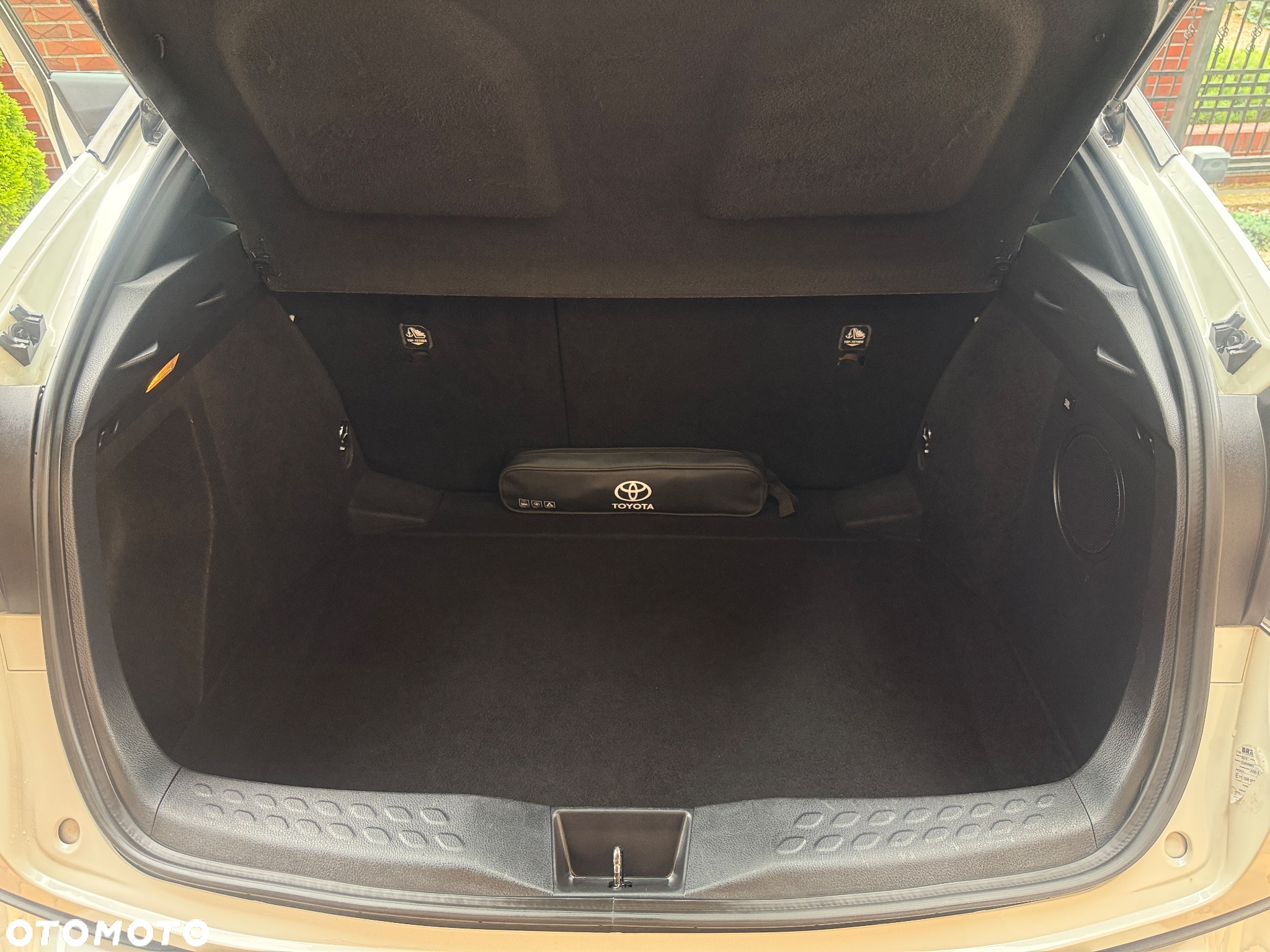 Toyota C-HR Hybrid Style Selection - 33
