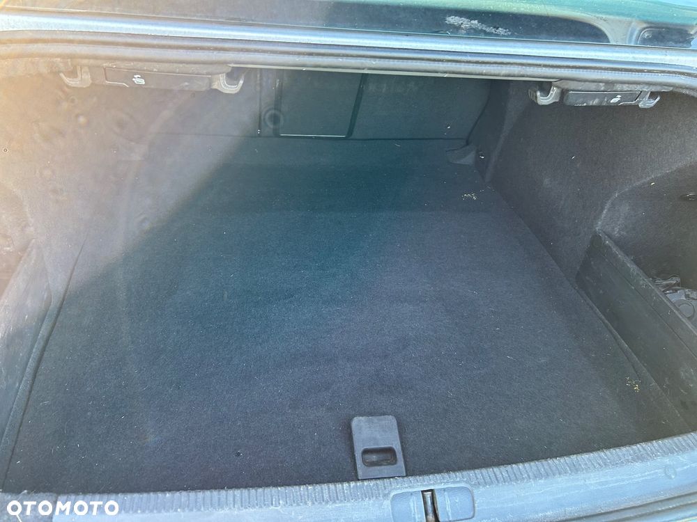 Volkswagen Passat - 28