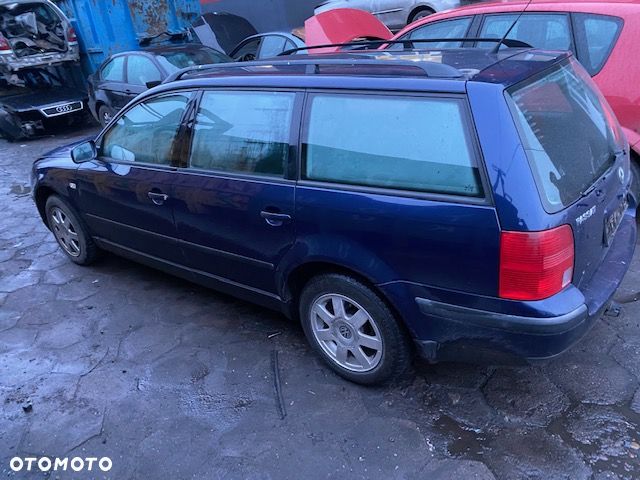 Passat B5 1.9 tdi AJM LB5N CZESCI klapa drzwi blotnik - 4