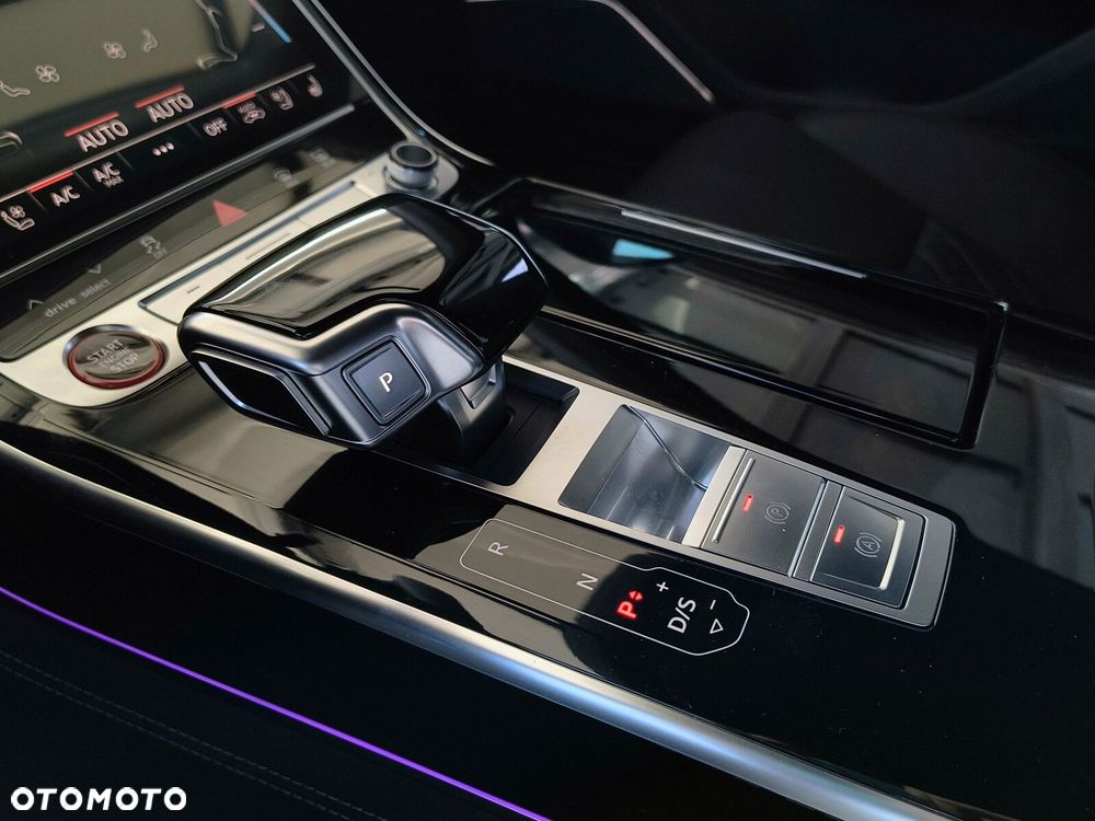 Audi S8 - 35