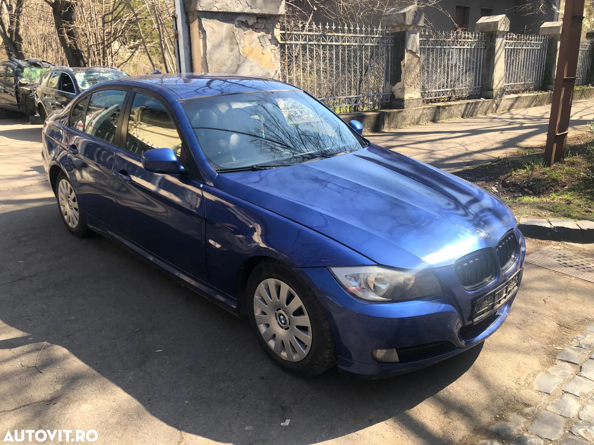 Dezmembrez Bmw Seria 3 E90 LCI facelift 320d N47D20C MONTEGOBLAU METALLIC - 4
