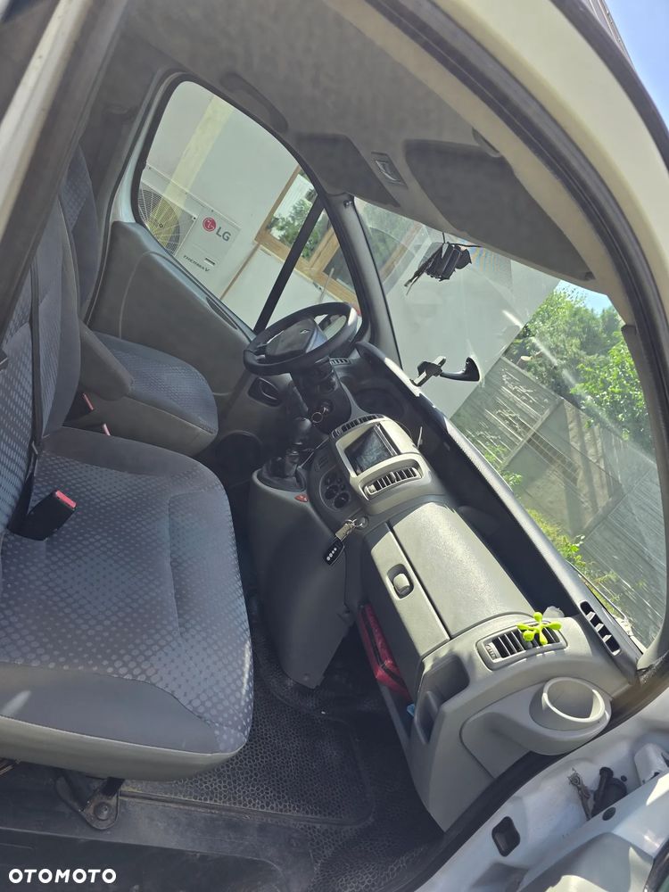 Renault Trafic 2008 photo 3
