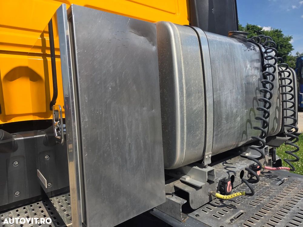 DAF XF 530 6x4, 2021, 370.795km, FULL OPTION, cutie AUTOMATA+RETARDER, Aer cond STATIONARE, FRIGIDER, proiectoare, girofar, kit basculare, 2 x 600l, Masa totala 78t, rulat doar in GERMANIA, STARE FOARTE BUNA, posibil leasing 4 ani-PROMOTIE 52.900 EUR+Tva - 13