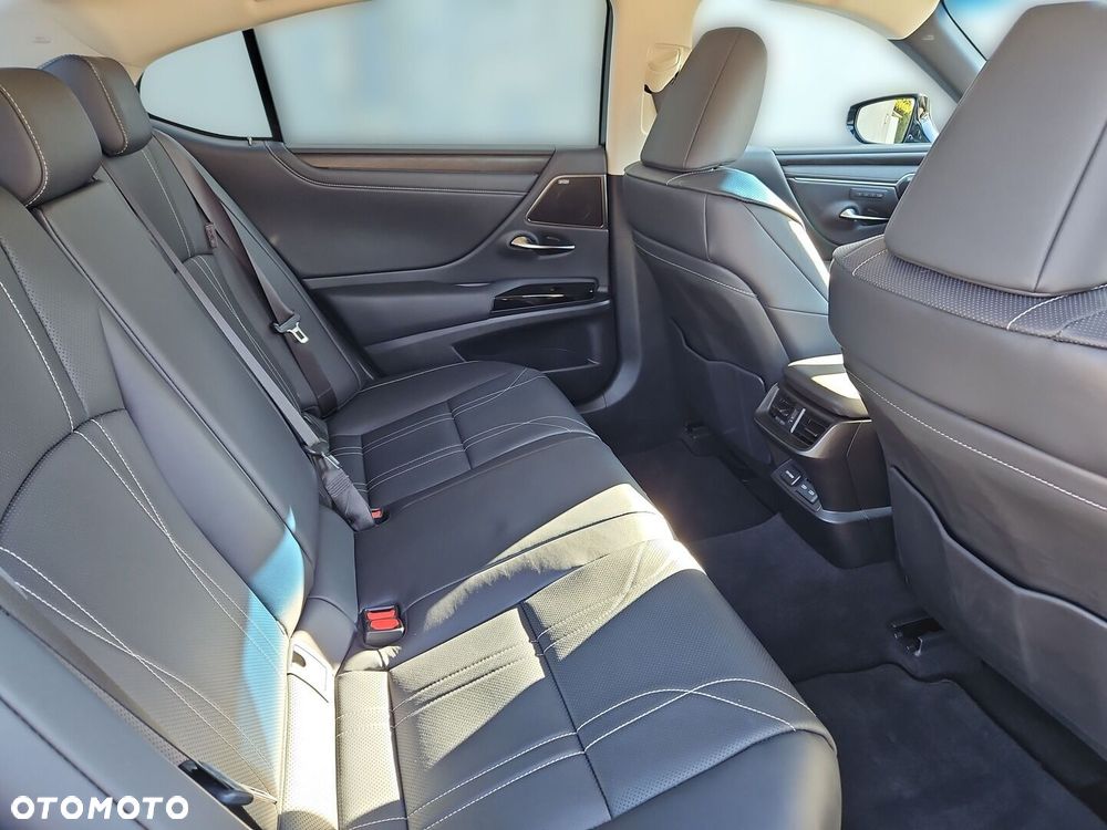 Lexus ES 300h Prestige - 24