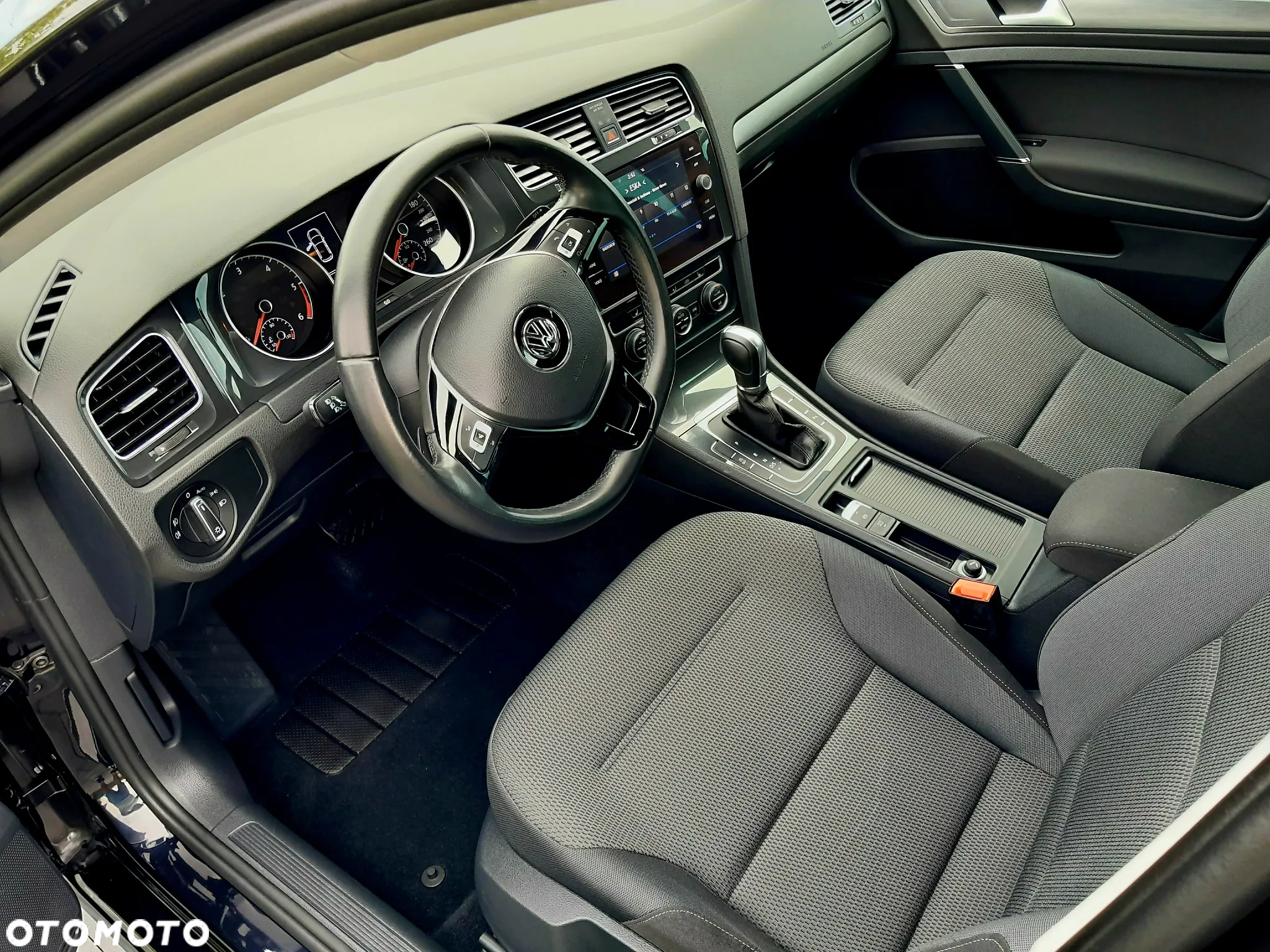 Volkswagen Golf 2.0 BlueTDI DSG Highline - 22