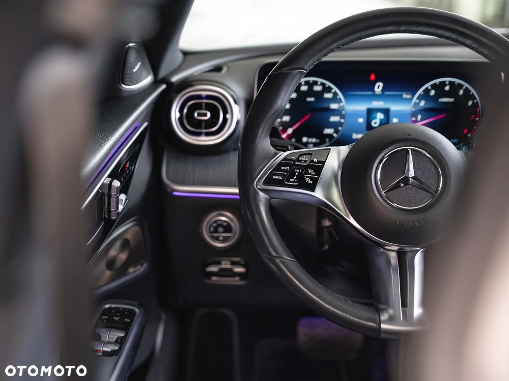 Mercedes-Benz Klasa C 300 4Matic 9G-TRONIC Avantgarde - 32