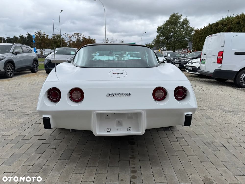 Chevrolet Corvette - 4