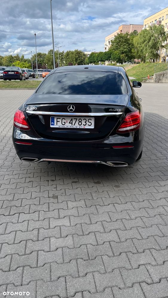 Mercedes-Benz Klasa E 300 9G-TRONIC AMG Line - 18