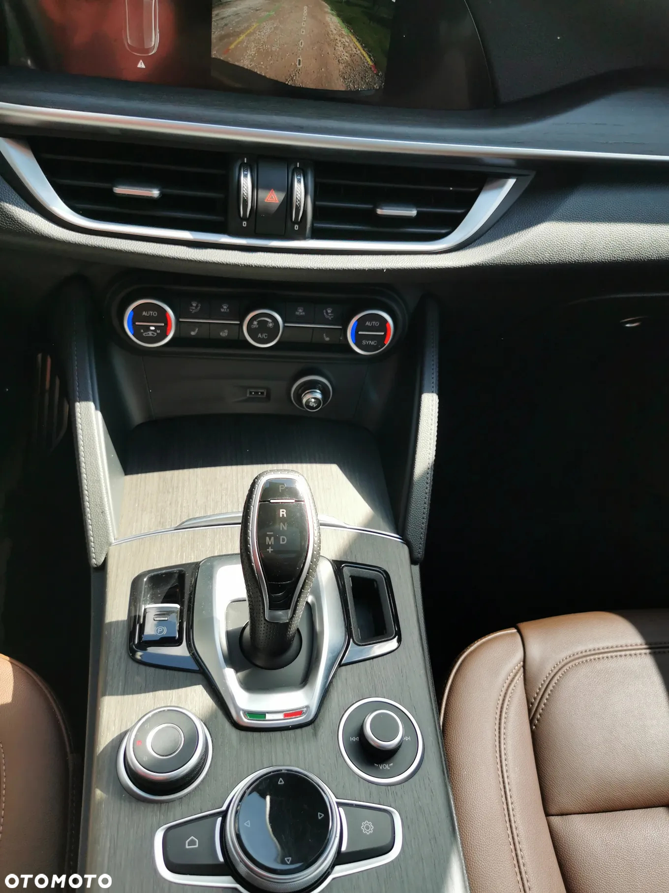 Alfa Romeo Stelvio 2.0 Turbo 16V AT8-Q4 Ti - 24