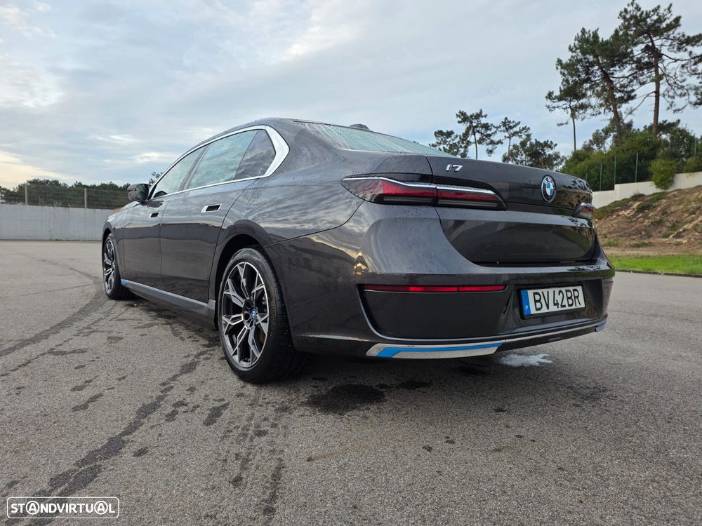 BMW i7 - 17